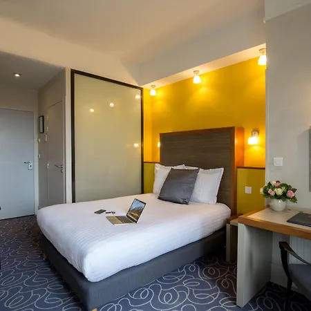 מלון De Normandie 4*